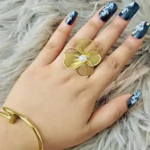 Flower Pearl Ring (adjustable)